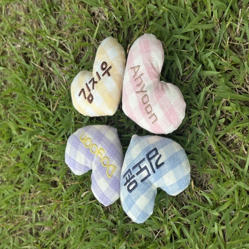 하트 자수 네임택 브로치 가방 이름표 어린이집 생일 답례품